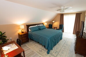 4 chambres, bureau, fer et planche à repasser, lit parapluie