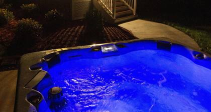 Welcome to Twin Creeks. A brand-new Chalet with hot tub,WiFi, and AC on 32 acres