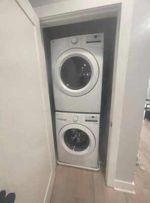 Interior - Large 2 Bedroom / 2 Baths near Union Market [P1] (Washington)