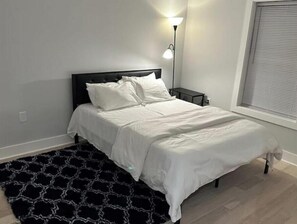 2 bedrooms - Large 2 Bedroom / 2 Baths near Union Market [P1] (Washington)
