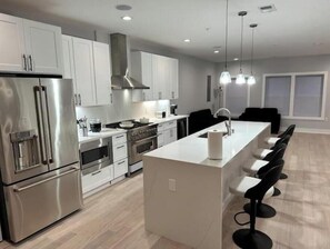 Private kitchen - Lux Penthouse 3 BRs, 2 FBs near Union Market [P4] (Washington)