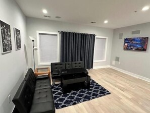 Living area - Lux Penthouse 3 BRs, 2 FBs near Union Market [P4] (Washington)