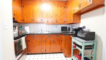 Batterie de cuisine, vaisselle et ustensiles