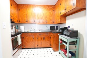 Cookware/dishes/utensils