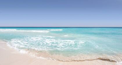 Charming 3-bedroom cottage in fantastic Destin Beach and Pool