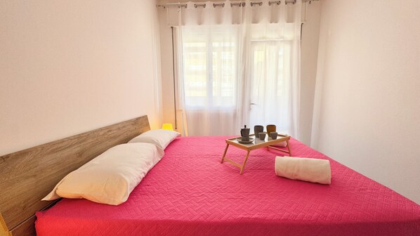 2 bedrooms, iron/ironing board, free WiFi, bed sheets