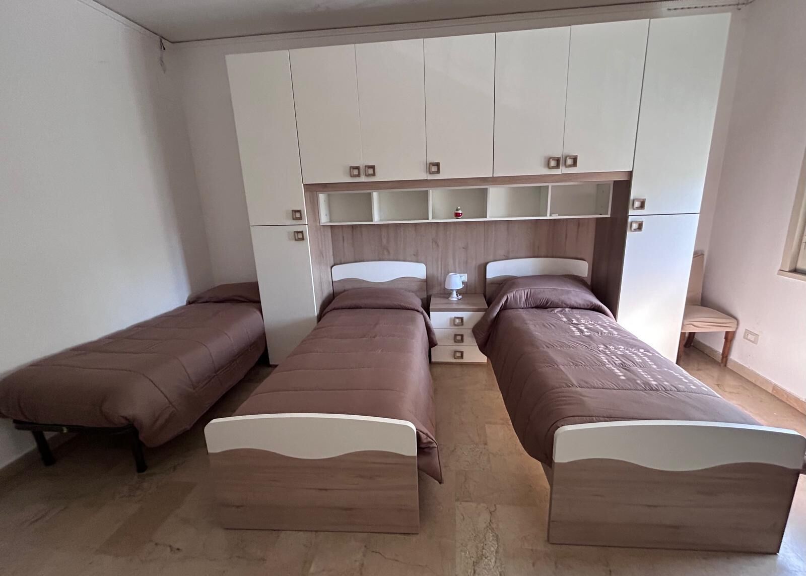 3 camere, una scrivania, ferro/asse da stiro, Wi-Fi