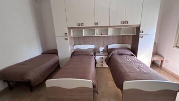 3 bedrooms, desk, iron/ironing board, WiFi