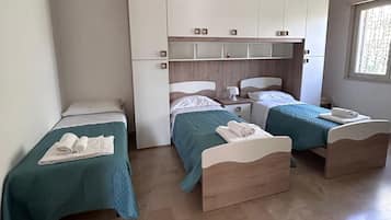 3 Schlafzimmer, Schreibtisch, Bügeleisen/Bügelbrett, WLAN