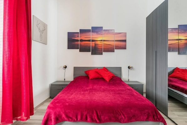 2 bedrooms, iron/ironing board, WiFi, bed sheets