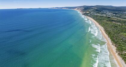 Baden 96 - Rainbow Shores. Pool, Outdoor spa, tennis court, walk to beach