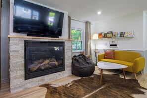 تلفزيون ذكي، مدفأة، كُتُب