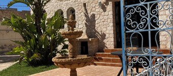 Oriental smile Comfort of today and yesteryear A warm welcome and everything's fine