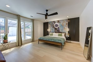 4 Schlafzimmer, Schreibtisch, Bügeleisen/Bügelbrett, Reisekinderbett