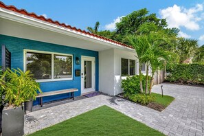 Exterior - Charming 2-bedroom house in gorgeous Fort Lauderdale with WiFi, AC (Fort Lauderdale)