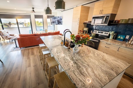 Fridge, microwave, oven, stovetop. Crow's Nest Penthouse-BRAND NEW- Main Street