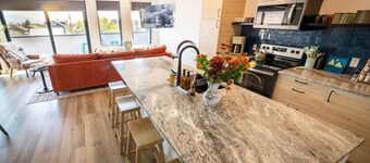 Crow's Nest Penthouse-BRAND NEW- Main Street