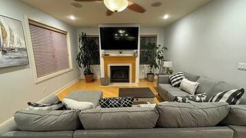 Smart TV, fireplace
