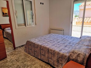 5 habitaciones, tabla de planchar con plancha, wifi y ropa de cama