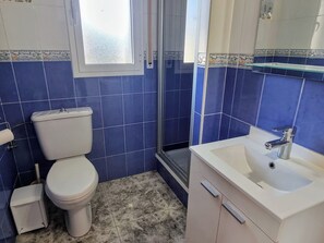 Shower, towels