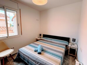 5 habitaciones, tabla de planchar con plancha, wifi y ropa de cama