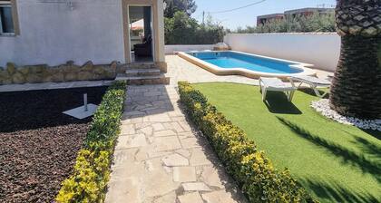 VILLA MELISSA. House for 10 people with private pool.