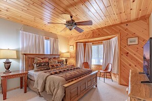 4 bedrooms, desk, iron/ironing board, free WiFi