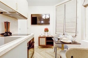 Design Studio, Non Smoking | Iron/ironing board, free WiFi, bed sheets - Maison Belleville (Paris)
