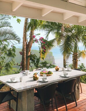 Outdoor dining - Amazing mountain top home with pool (Marigot Bay)