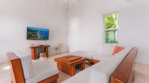 Smart TV, DVD player - Amazing mountain top home with pool (Marigot Bay)