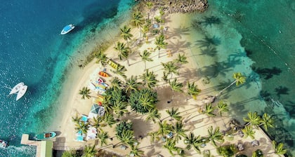 Modern 1 bed guesthouse with pool and ocean view!