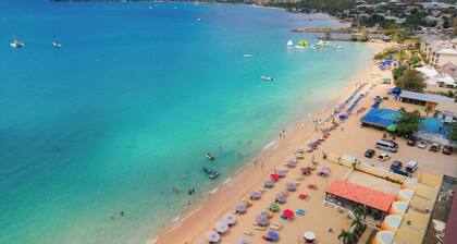 Modern 1 bed guesthouse with pool and ocean view!