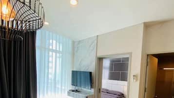 1 bedroom, desk, free WiFi, bed sheets