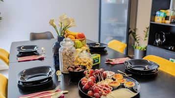 Free daily continental breakfast