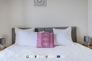 Free WiFi, bed sheets - Vagabond Mermaid Guesthouse (Ponta Delgada)