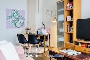 Living room - Vagabond Mermaid Guesthouse (Ponta Delgada)