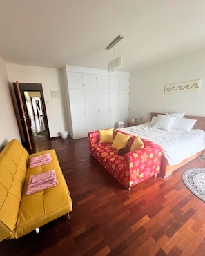 Double Room | Free WiFi, bed sheets - Vagabond Mermaid Guesthouse (Ponta Delgada)