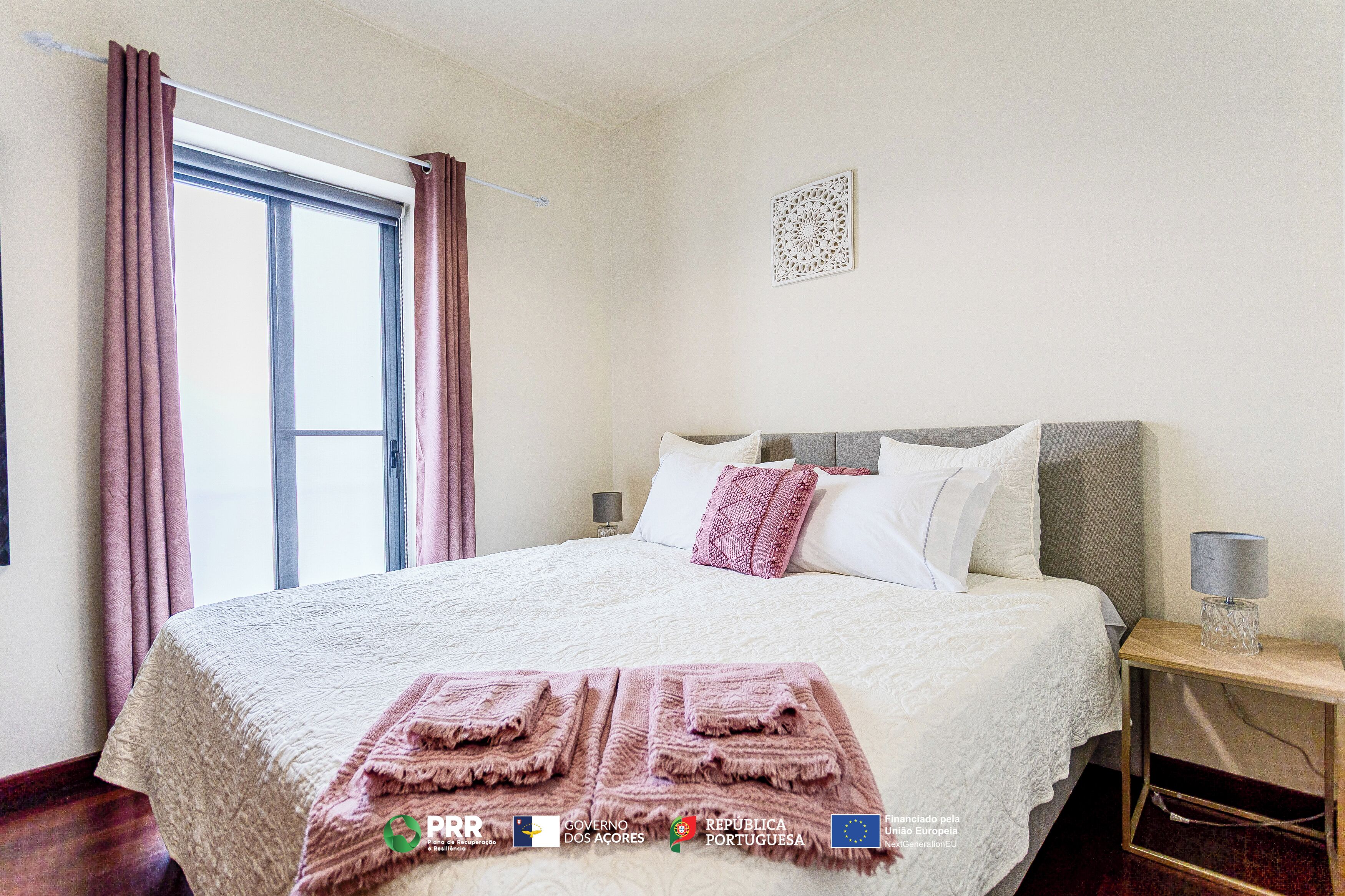 Wifi gratis y ropa de cama