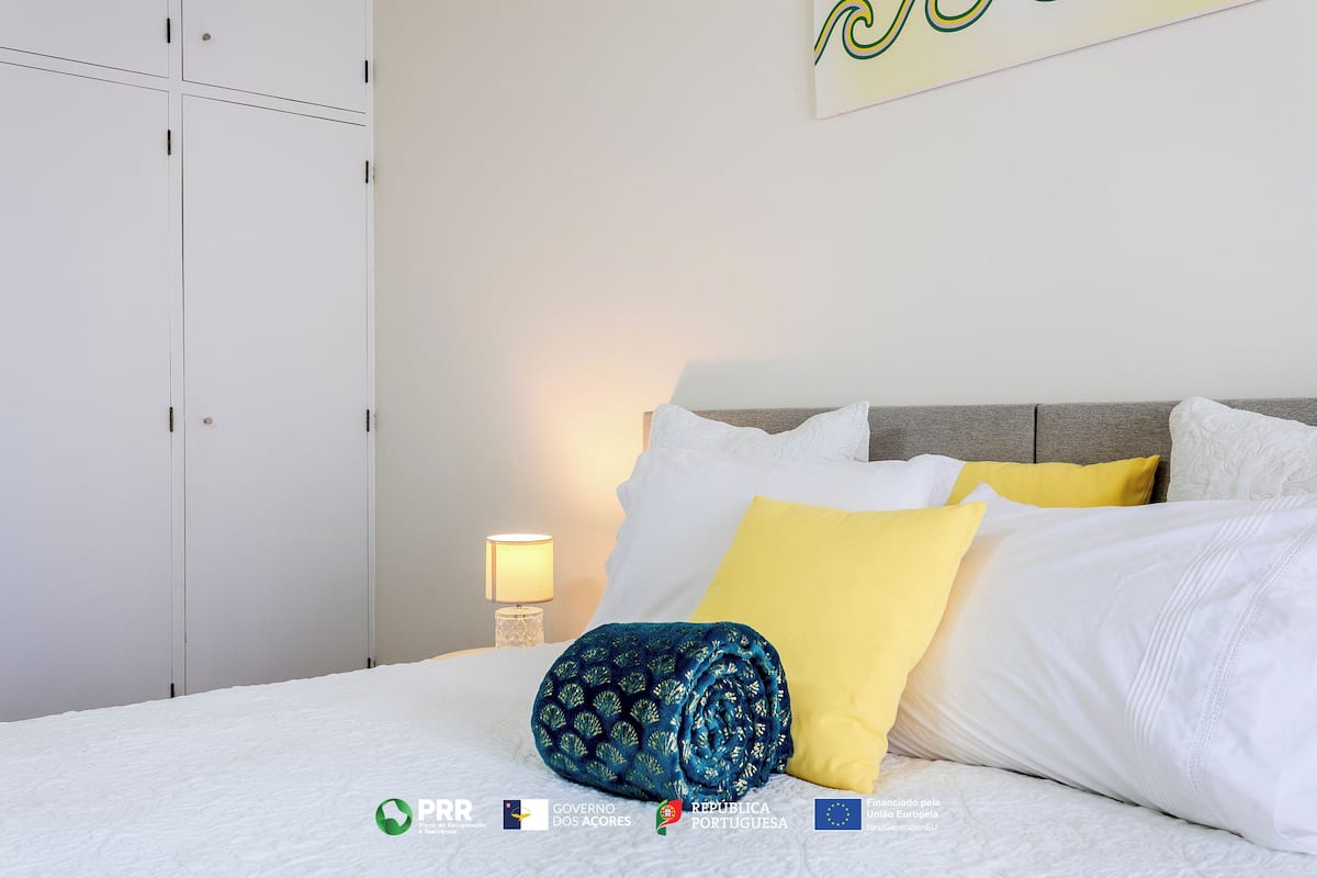 Wifi gratis y ropa de cama