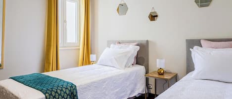 WiFi (free), bed sheets