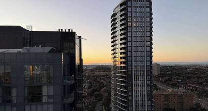 Luxury 1+Den, Balcony, City View, Free Parking
