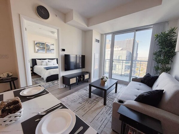 1 bedroom, iron/ironing board, WiFi, bed sheets - Luxury 1+Den, Balcony, City View, Free Parking (Mississauga)
