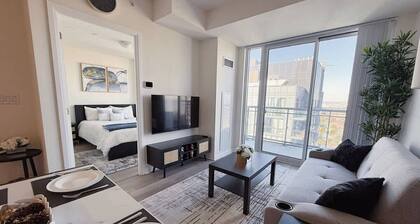 Luxury 1+Den, Balcony, City View, Free Parking