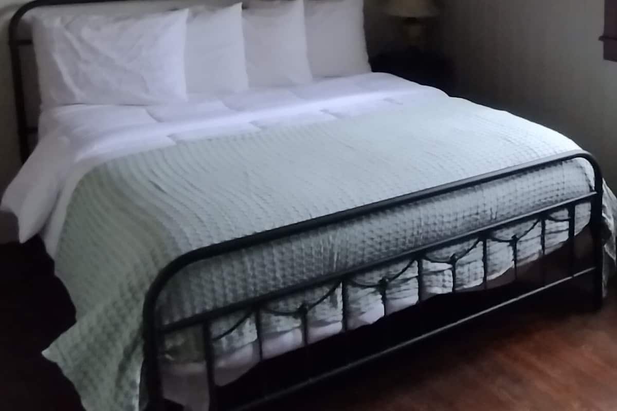 Free WiFi, bed sheets