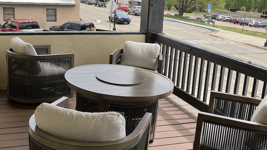 Iron Rail Inn