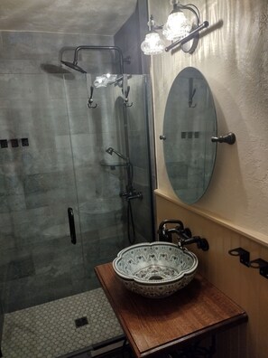 Bathroom - Iron Rail Inn (Chama)