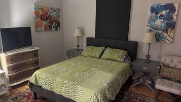 1 dormitorio, escritorio, tabla de planchar con plancha y wifi