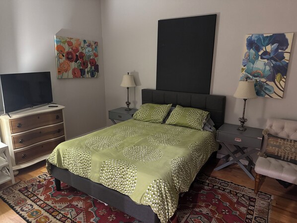 1 bedroom, desk, iron/ironing board, WiFi