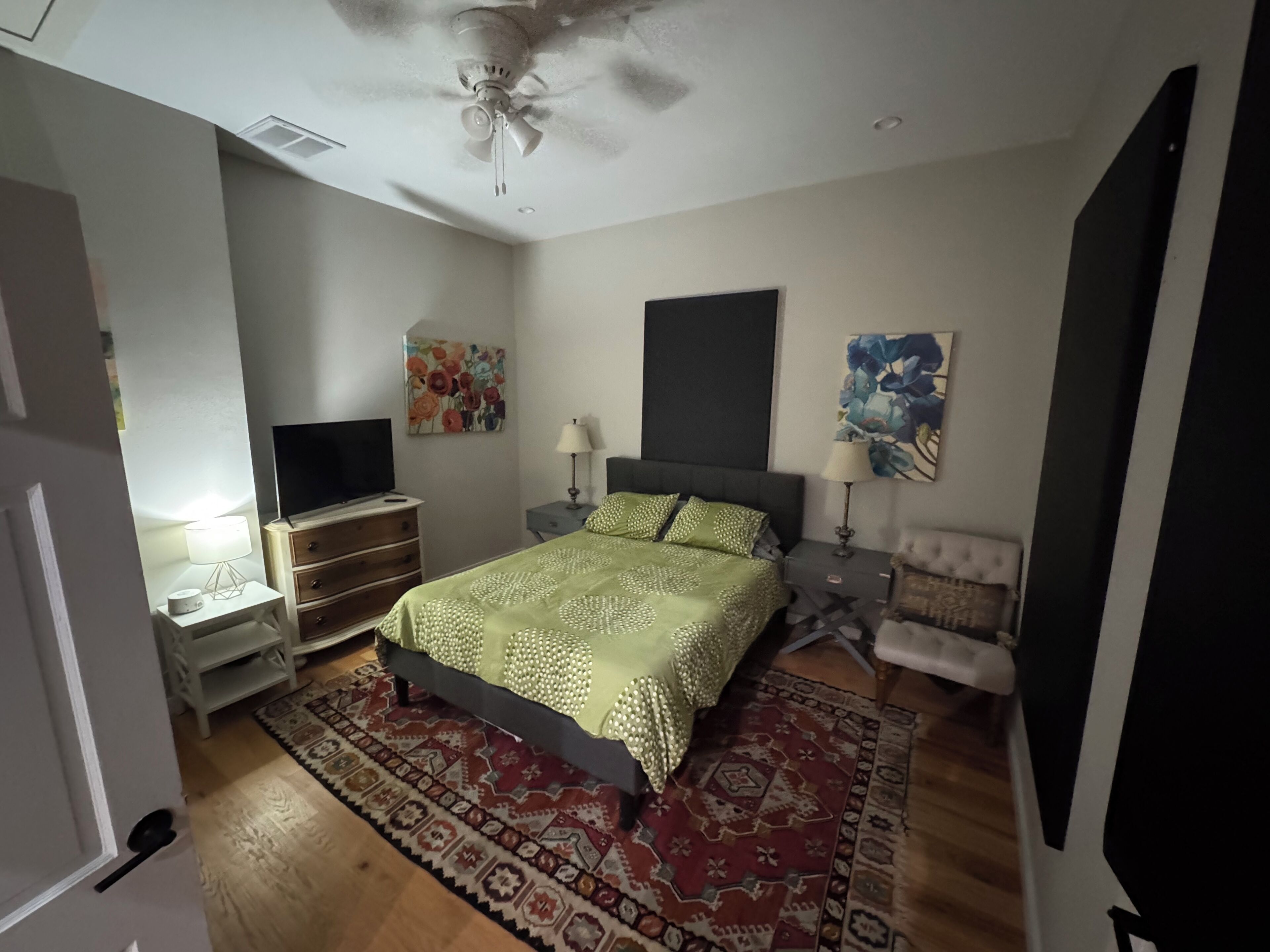 1 bedroom, desk, iron/ironing board, WiFi