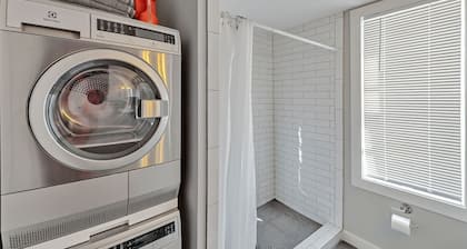 Charming 1-bedroom house in fantastic San Antonio with WiFi, AC